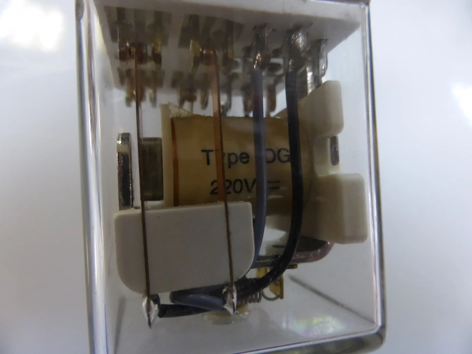 Smitt Relay Type DG 220V = - Image 2 of 4