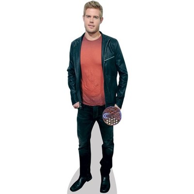Trevor Donovan (rotes Top) lebensgroßer Ausschnitt