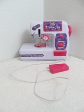Singer Zig Zag Chainstitch White / Pink  Sewing Machine 2008 for Kids 6+
