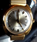 MEN 1970'S TIMEX  GOLD 36 MM  ELECTRO-MECHANICAL  NEW STRETCH STRAP NEAR MINT