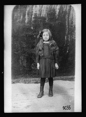 Photo:Fliurotte Oise France Marg Piengret 1919 AEF Adoptee Portrait