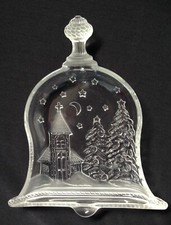 Szklane naczynie orzechowe w kształcie dzwonka wytłaczane drzewa gwiazdy księżyc kościół matowy śnieg