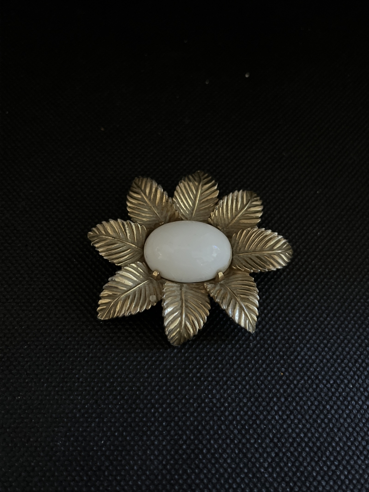 Broche Fleur Vintage En Métal Doré - Bijou Ancien - Occasion En Bon état