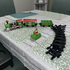 Dr. Seuss the Grinch Express Christmas Holiday Train Set 12 Pieces