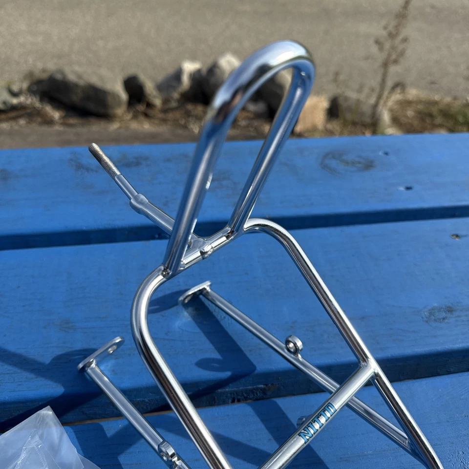 Portabicicletas de montaje delantero Nitto M12-2: plateado con herrajes, para frenos voladizos Foto 3 de 4