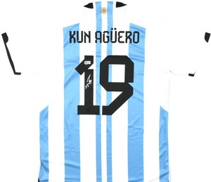 Framed Sergio Agüero Signed Manchester City Shirt | Lite