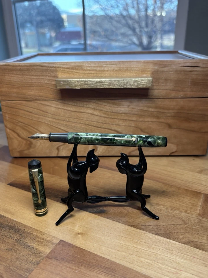 Pluma Estilográfica Conway Stewart 388 Mármol Verde Oro 14k Plumín - Necesita Saco Nuevo Foto 2 de 3