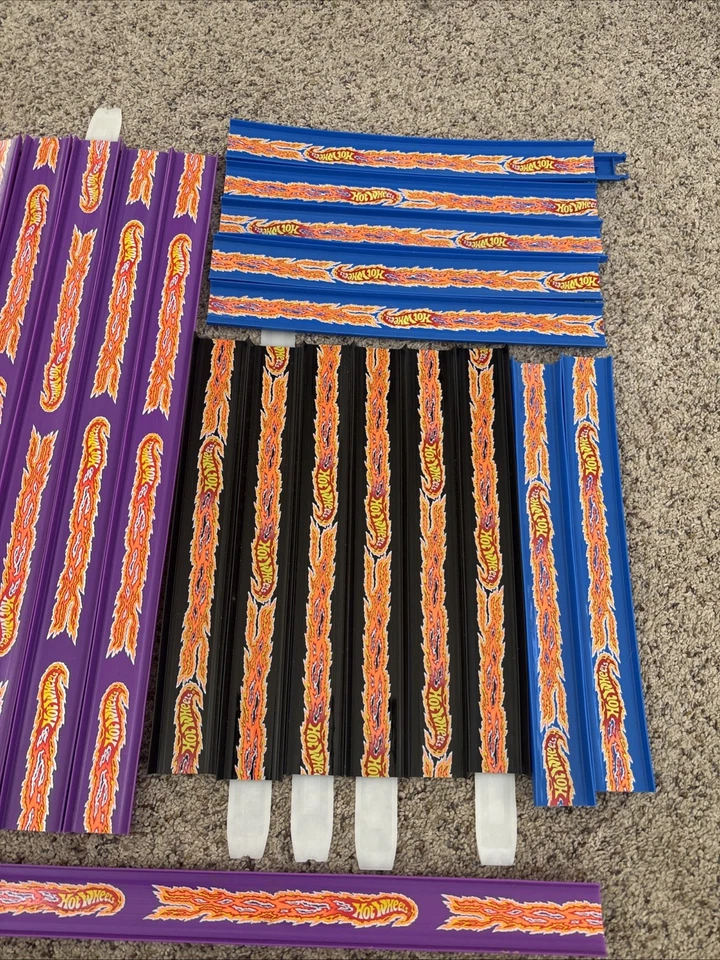 Vintage Mattel Hot Wheels 24 Straight Flame Track Pieces, 12”, 20” &1-24” - Image 3 of 4