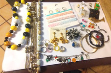 Lot Of Kids Jewelry-Fun For Dress Up-36 Pieces -They Will Love It