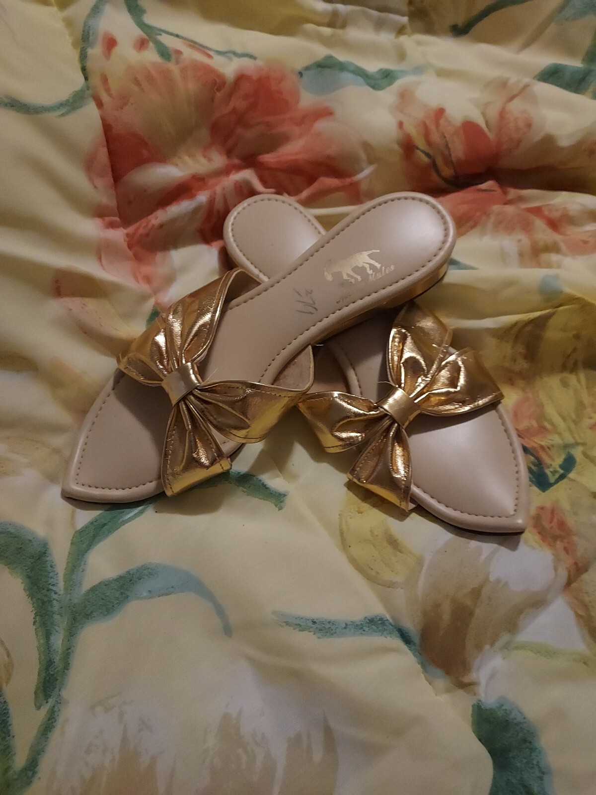 PANTOFOLA D’ORO Pantofole Merry Mules vintage 1960 oro punta aperta scarpe elfo a punta 5 5 ? Vedi misura