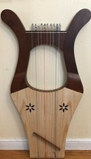 Mini Kinnor Harp, beautiful sounds, new, carrying case, original price 269.
