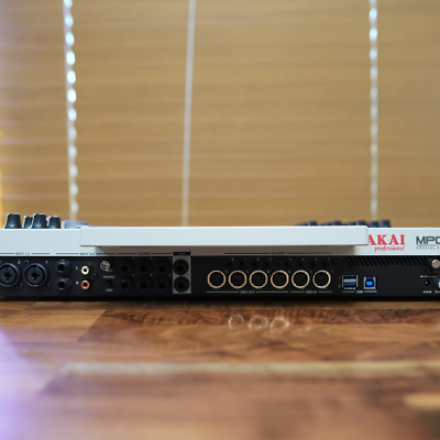 DJ機材 MPCX AKAI PROFESSIONAL 4a6c8f44d2GfKtNdXLek50VRrWCU6G