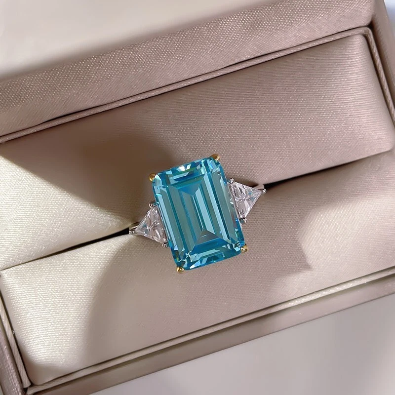 Anillo de esmeralda cultivada en laboratorio de 10 quilates con corte cojín de diamantes cultivados en laboratorio Vermeil de oro de 18 quilates, elegante Foto 4 de 4