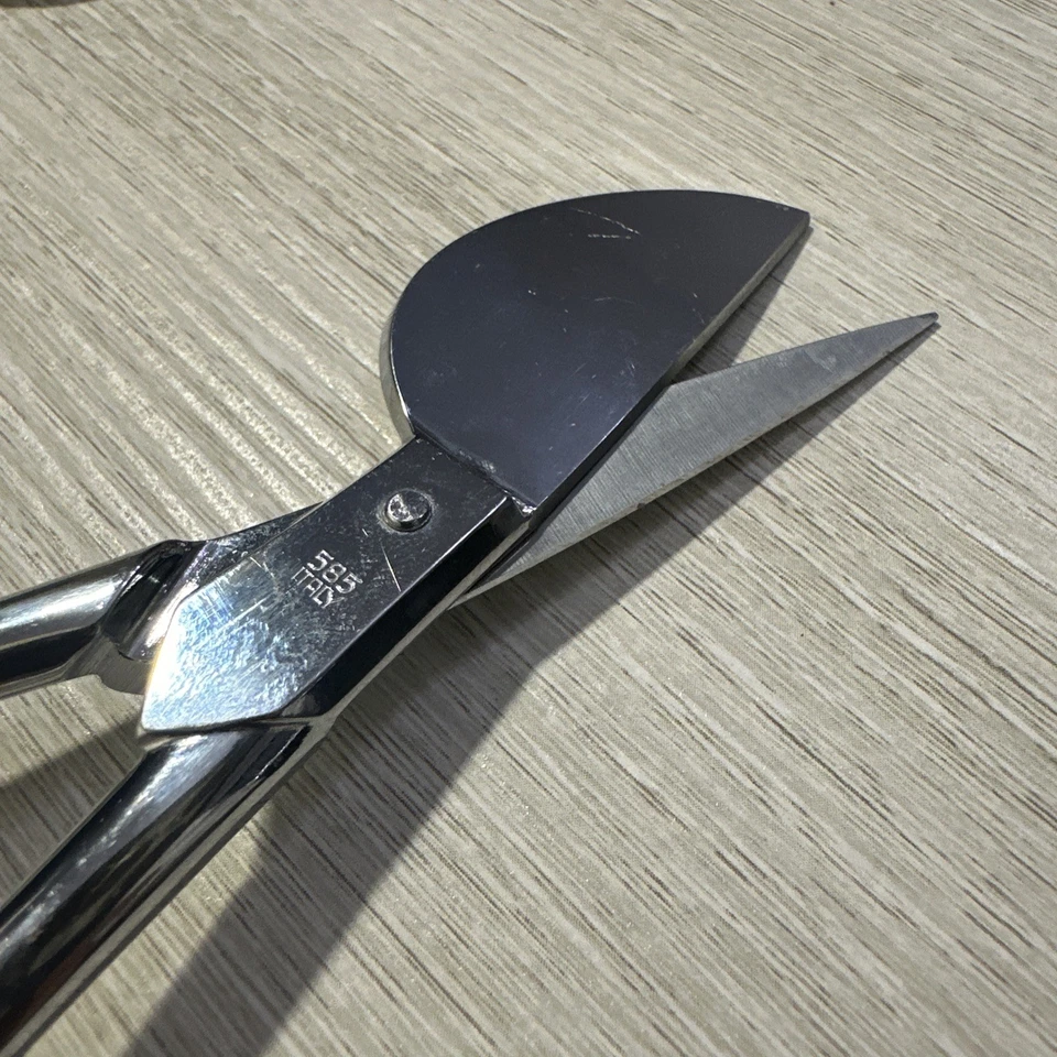 Mundial 585 Signature Series 6" Duckbill Appliqué Lace Scissors Made in Italy - Image 3 of 3