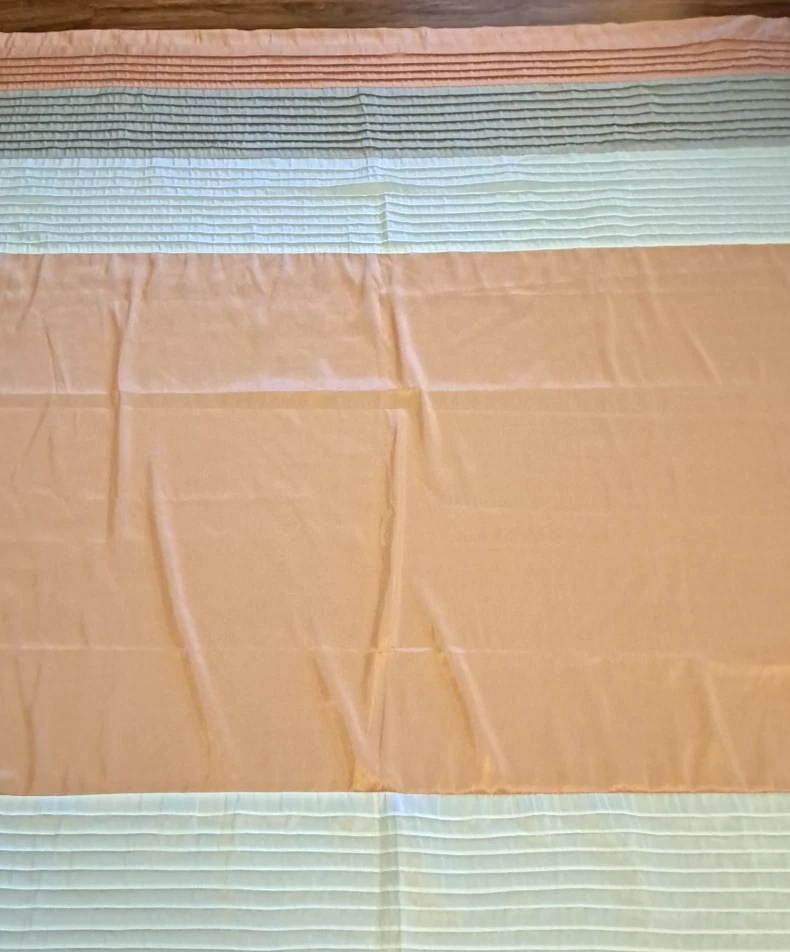 Elegante cortina de ducha satén melocotón texturizada a rayas blanco gris Madison Park Foto 2 de 4