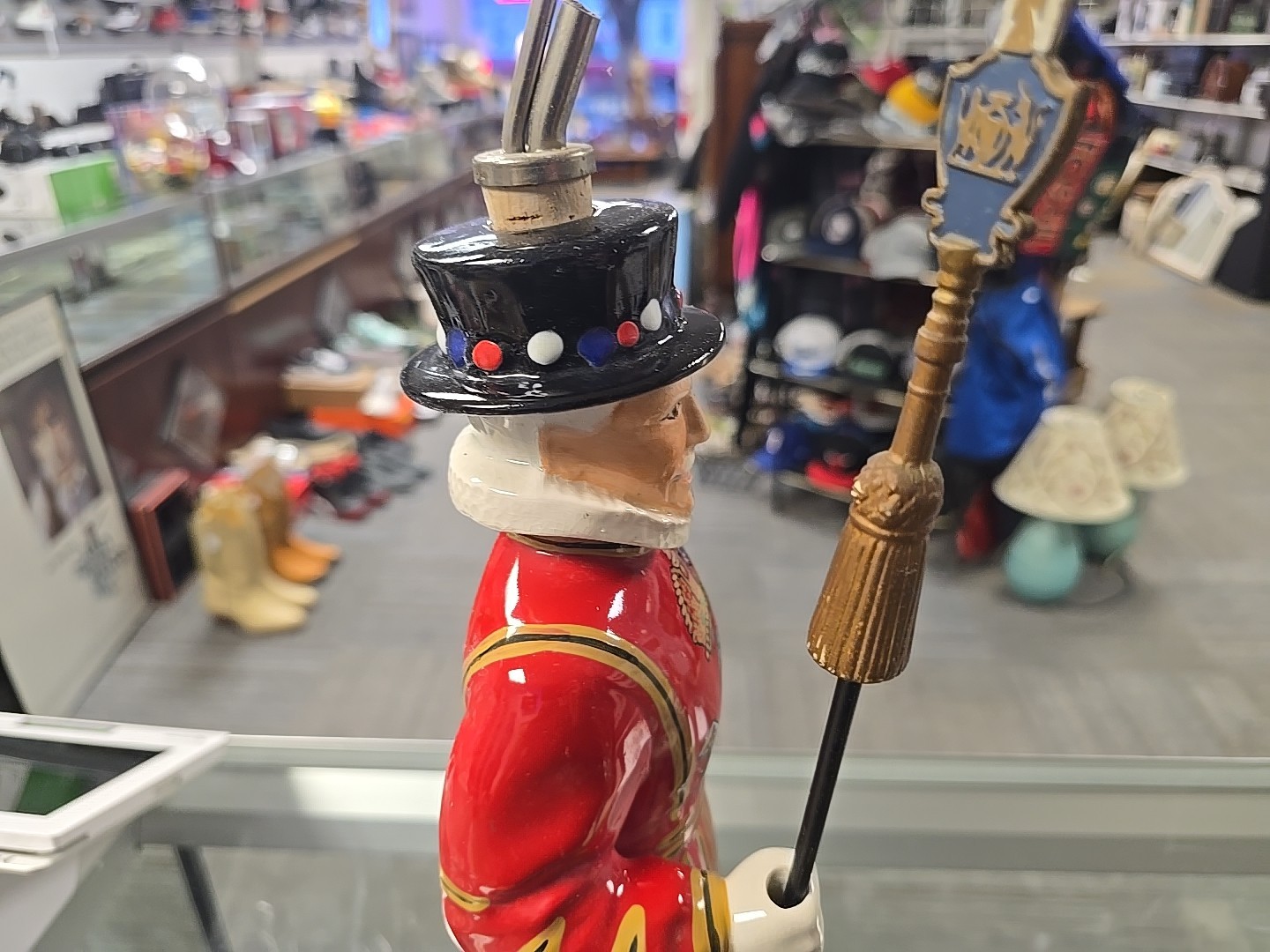 Vtg BEEFEATER GIN Hand Painted Bar Display Statue Decanter 