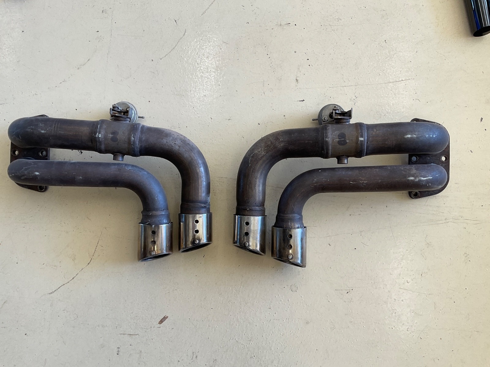 Ferrari 360 exhaust tips  off a 2003 360 spider