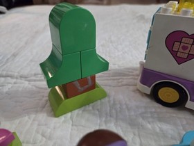 Doc McStuffins Lego Duplo Blocks - 10605 - Rosie the Ambulance - COMPLETE SET