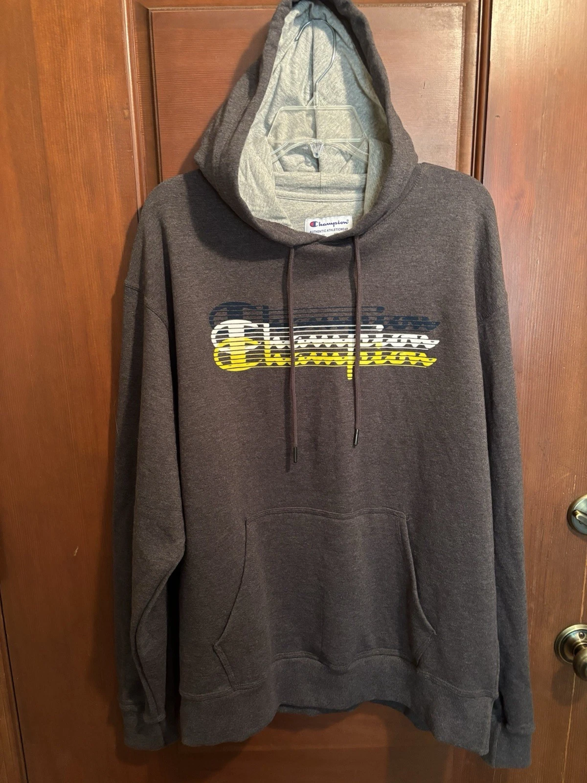 EUC L Champion Hoodie Mens Gray Pullover Sweatshirt Center Logo Kangaroo Pocket