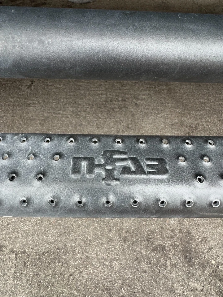 Escalones Nerf redondos negros N-Fab para Toyota 4Runner 2014-2024 | Usados | Pickup local  Foto 3 de 4