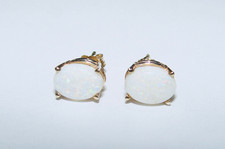 14K YELLOW GOLD OVAL OPAL STUD EARRINGS