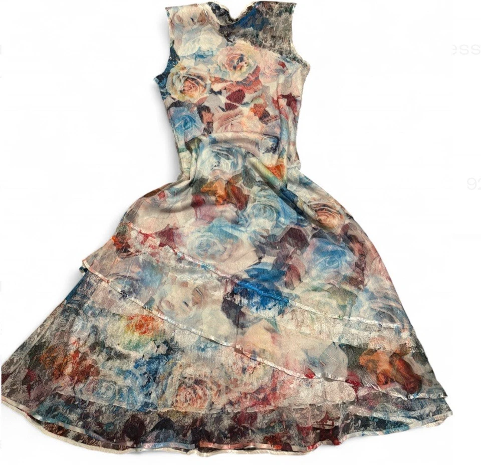 Vestido Komarov Floral Malla Arrugada M Sin Mangas Línea A Ajuste y Acampanado Rosas Pastel Foto 3 de 4