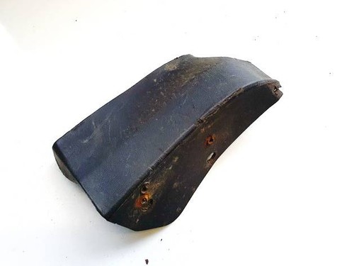 Side skirt trim