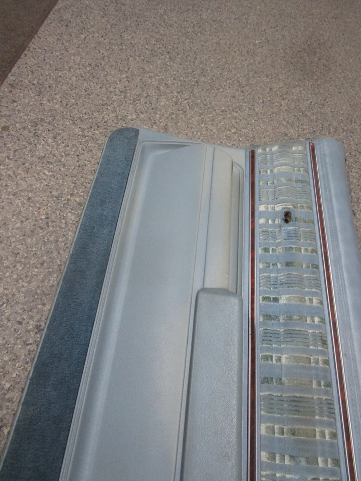 Oldsmobile Cutlass Supreme Brougham 1976 1977 par de paneles de puerta azul Foto 3 de 4