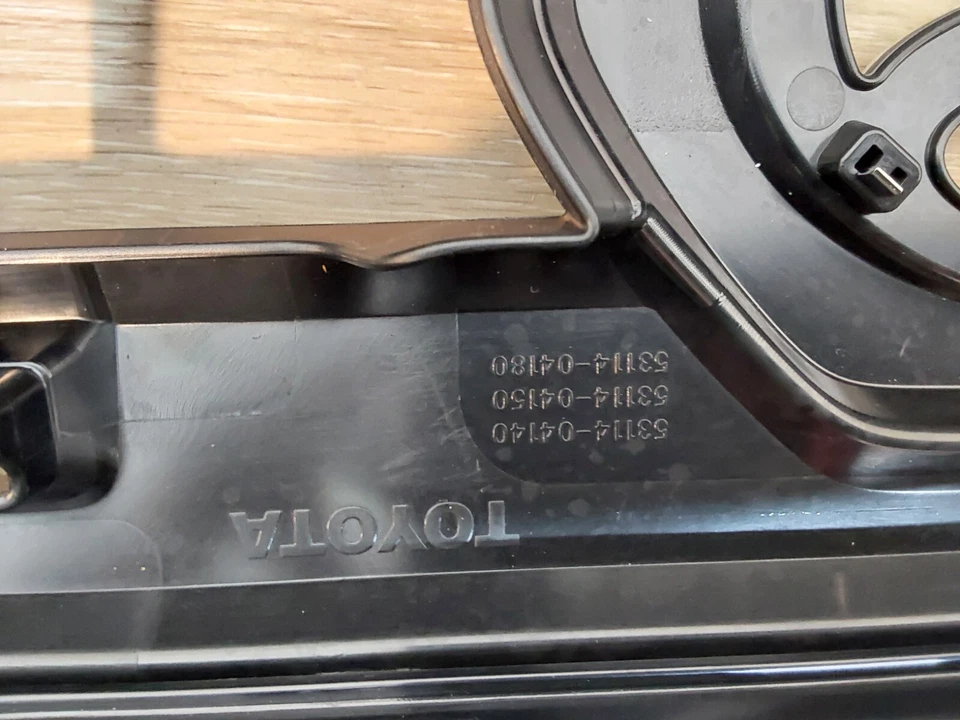 Toyota Tacoma 2016-2020 conjunto de parrilla pieza de fabricante original #53113-04030 Foto 3 de 4