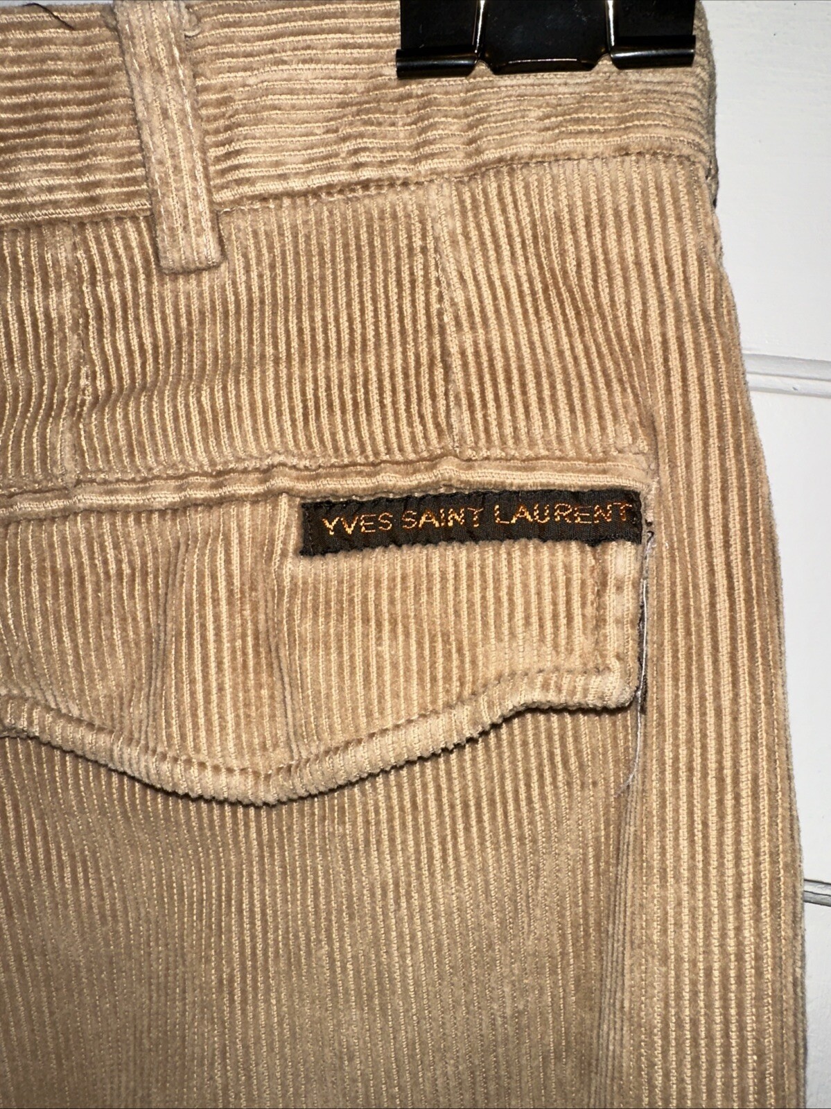 Pantalone Yves Saint Laurent in velluto a coste 34” vita 29 1 2” cucitura interna.