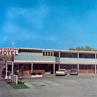 Postcard WY Laramie Hinton's Downtown Motel Lincoln Hwy Roadside Americana 1950s