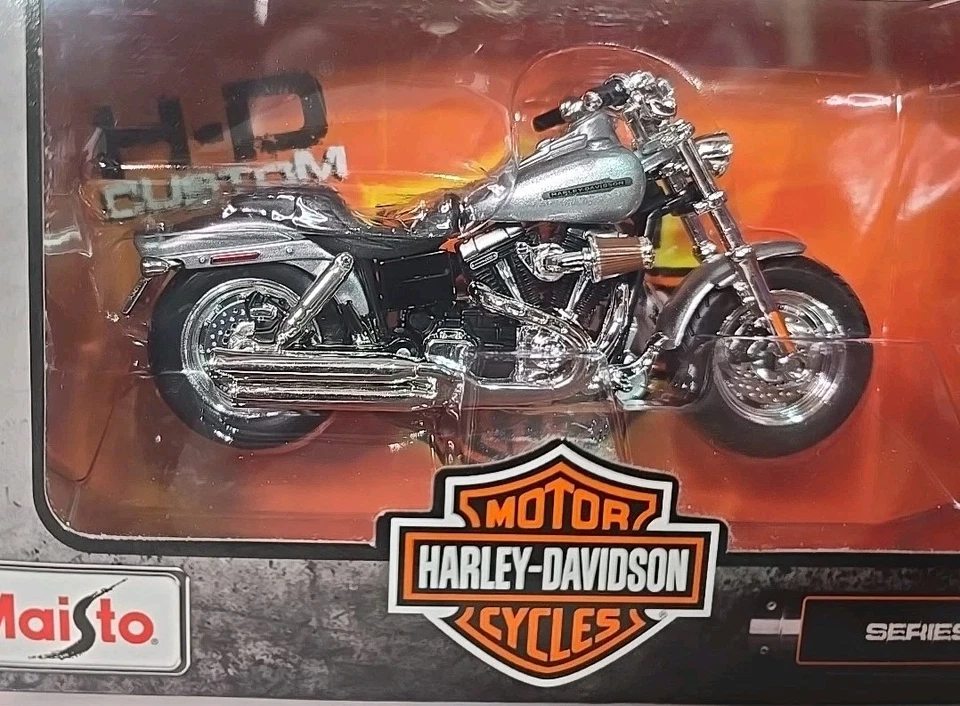 МОТОЦИКЛ MAISTO серия 36 HARLEY DAVIDSON МАСШТАБ 1:18 2009 FXDFSE CVO FAT BOB - Изображение 3 из 4
