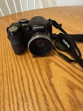 Fujifilm Finepix S1600 w/case