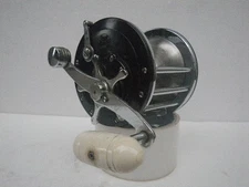 PENN LONG BEACH 67 WITH ROD CLAMP BAITCASTING REEL MADE IN USA SALTWATER FISHING