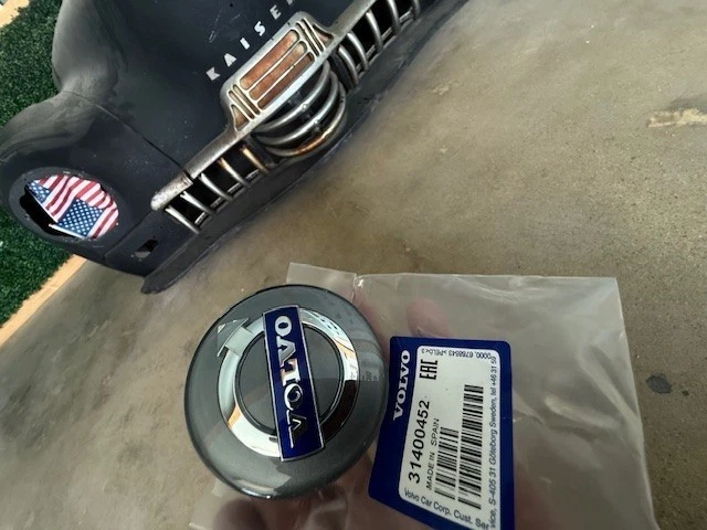 (1) New Genuine Volvo Center Wheel Cap - 31400452 same as dealer - Image 4 of 4