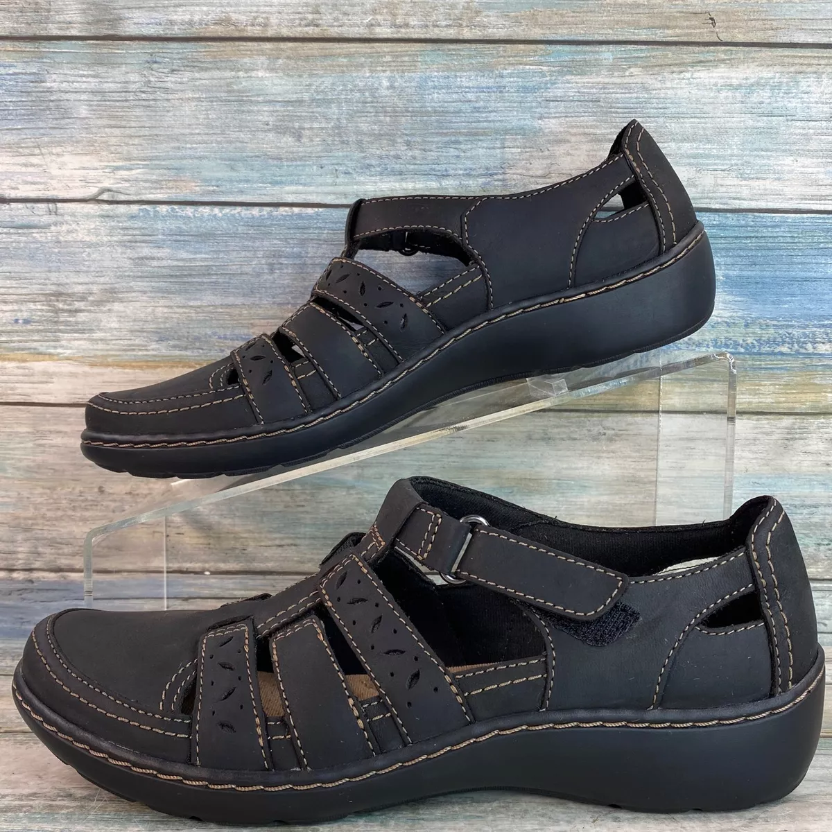 Clarks t strap sandals clearance