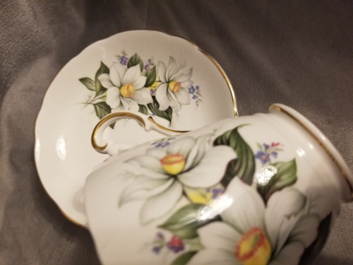 Vintage Regency Fine Bone China tea cup & saucer " White Magnolia", England - Picture 5 of 6