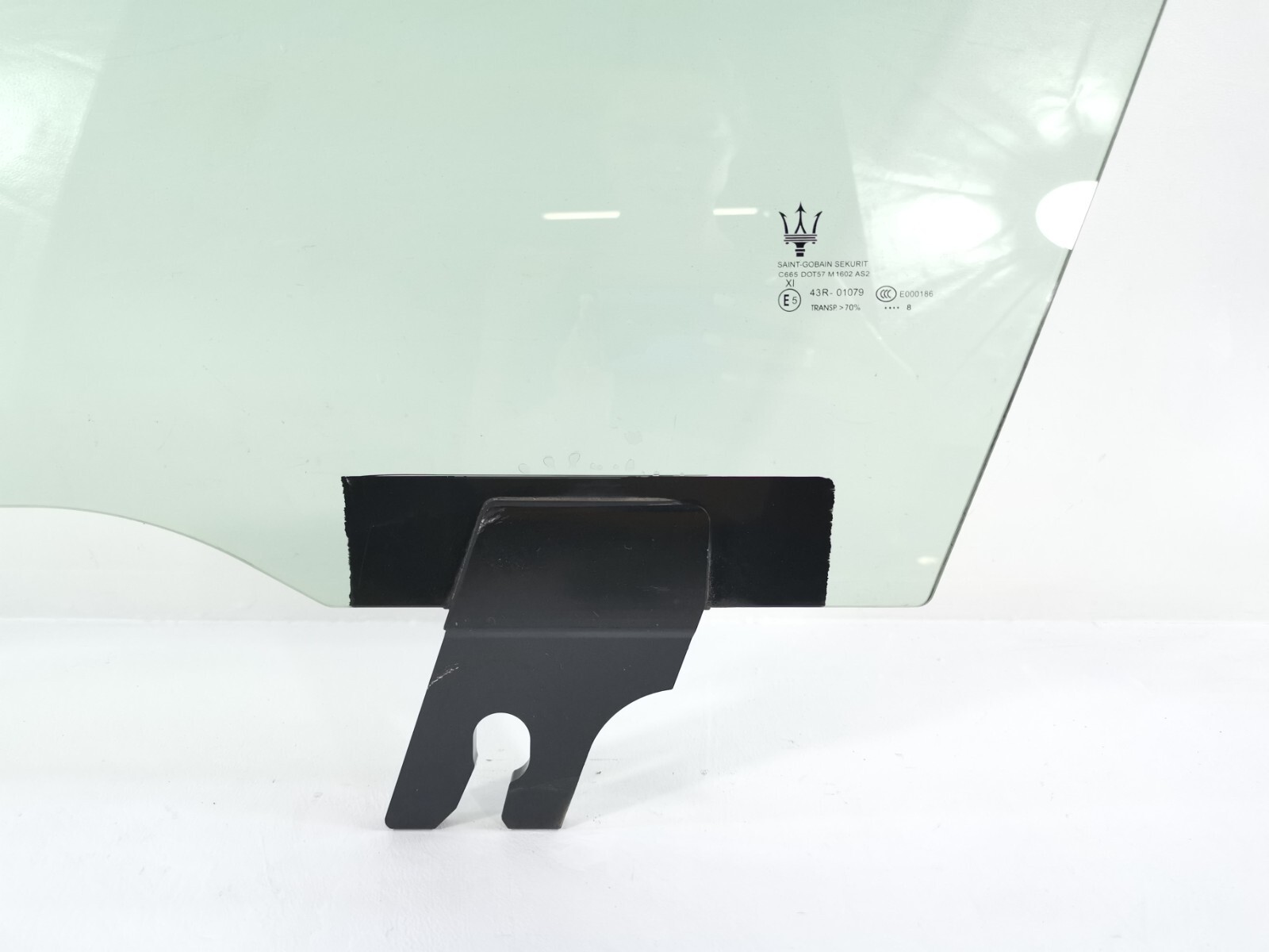 MASERATI Levante 3.0L 2019  FRONT LEFT SIDE DOOR WINDOW GLASS 670032192 OEM