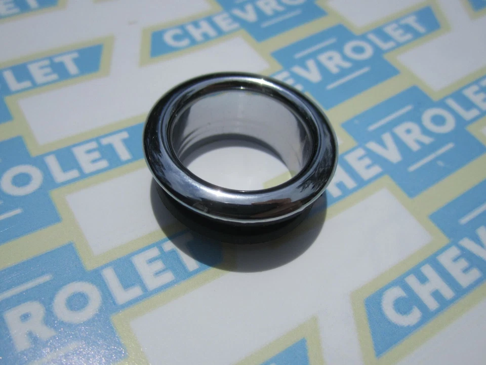 Manija de puerta de camioneta Chevrolet y GMC 1934-1938 virola y ojal Foto 2 de 4