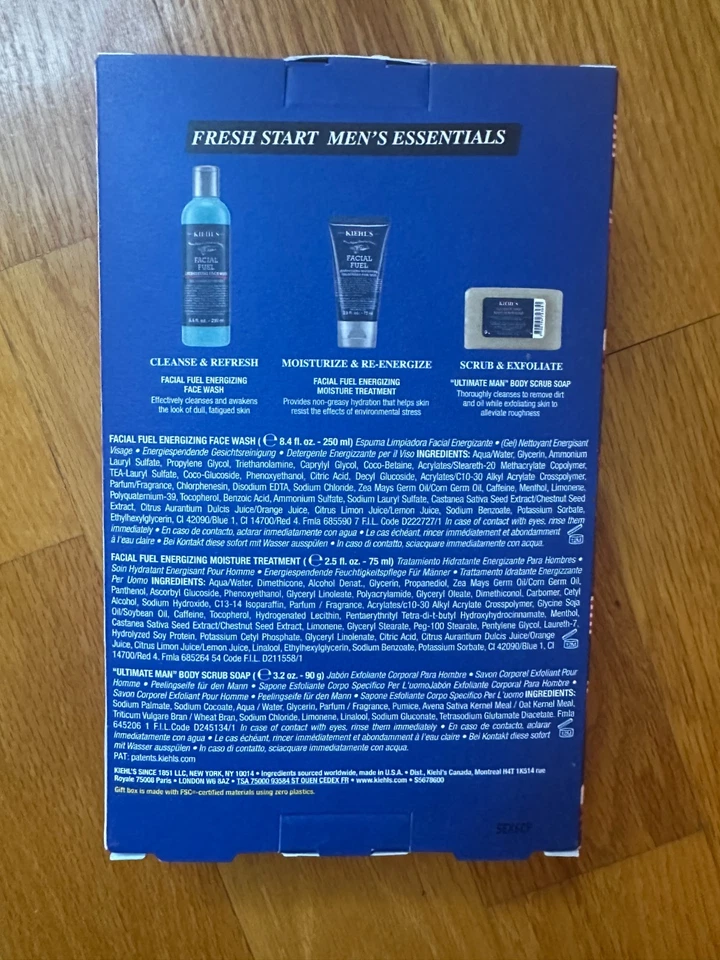 Juego esencial de 3 piezas para hombre Kiehl's Fresh Start Jabón hidratante lavado facial en 1 caja Foto 2 de 4