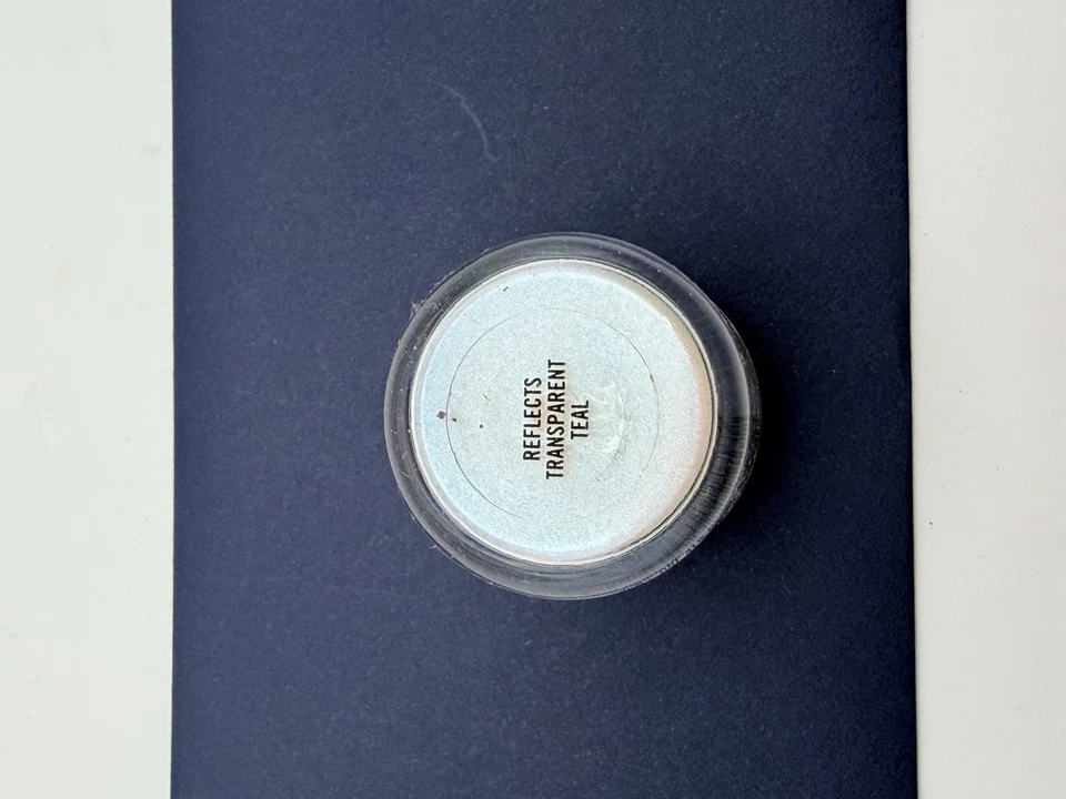 MAC Brillo Iridiscente Blanco Azul Tamaño Completo 7.5g Descontinuado - Nunca Usado Foto 2 de 4