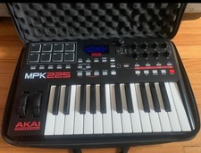 Akai Professional MPK225 MIDI Controller 25-Key w/ Pads Knobs - Excellent