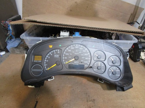 99 00 01 02 GMC Yukon Speedometer Instrument Cluster 150K Miles 15758075