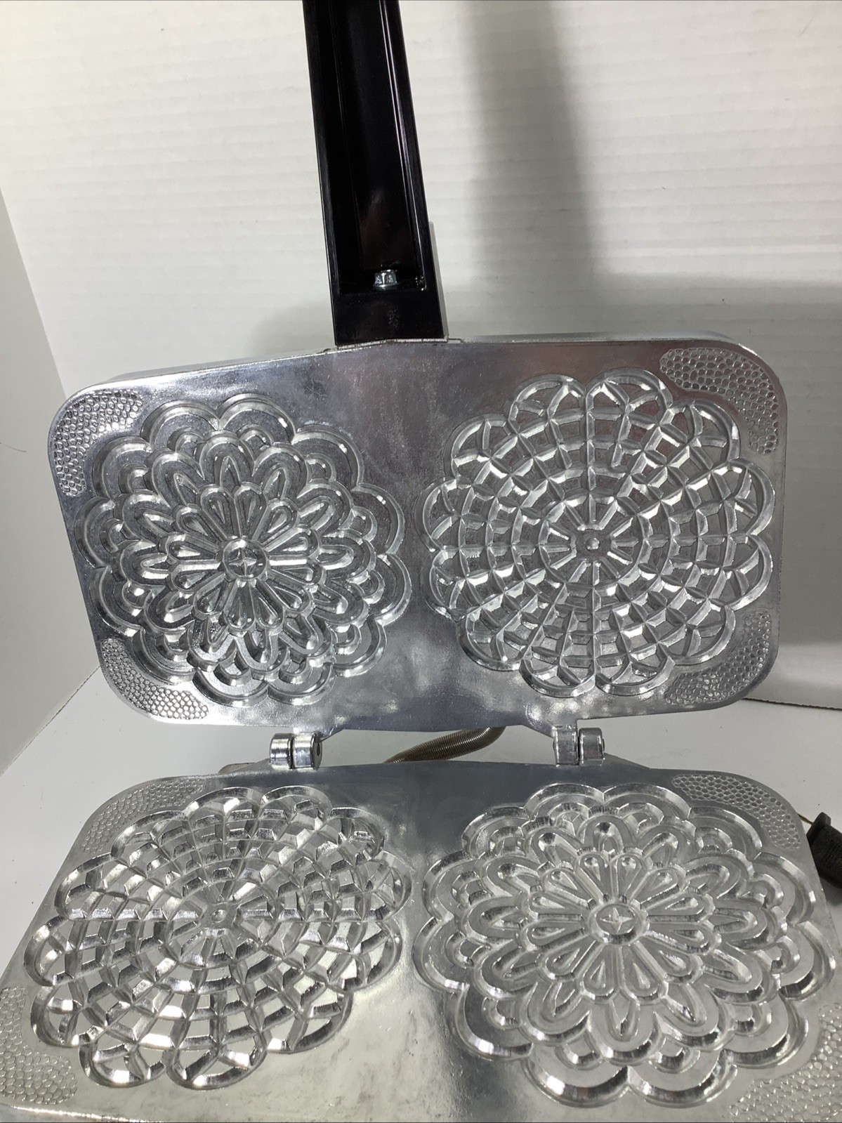 Pizzelle Chef 300 Italian Cookie Baker Press Brand New In Box Brand New In Box