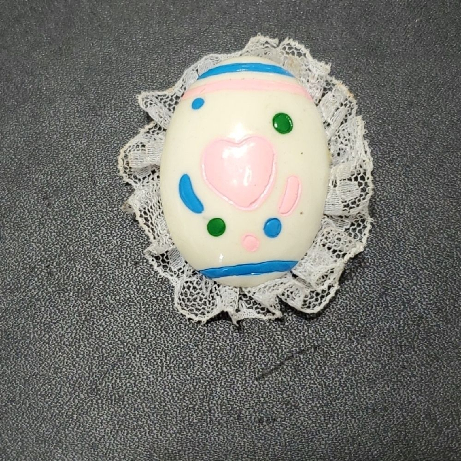 Frilly Easter egg brooch - image 2