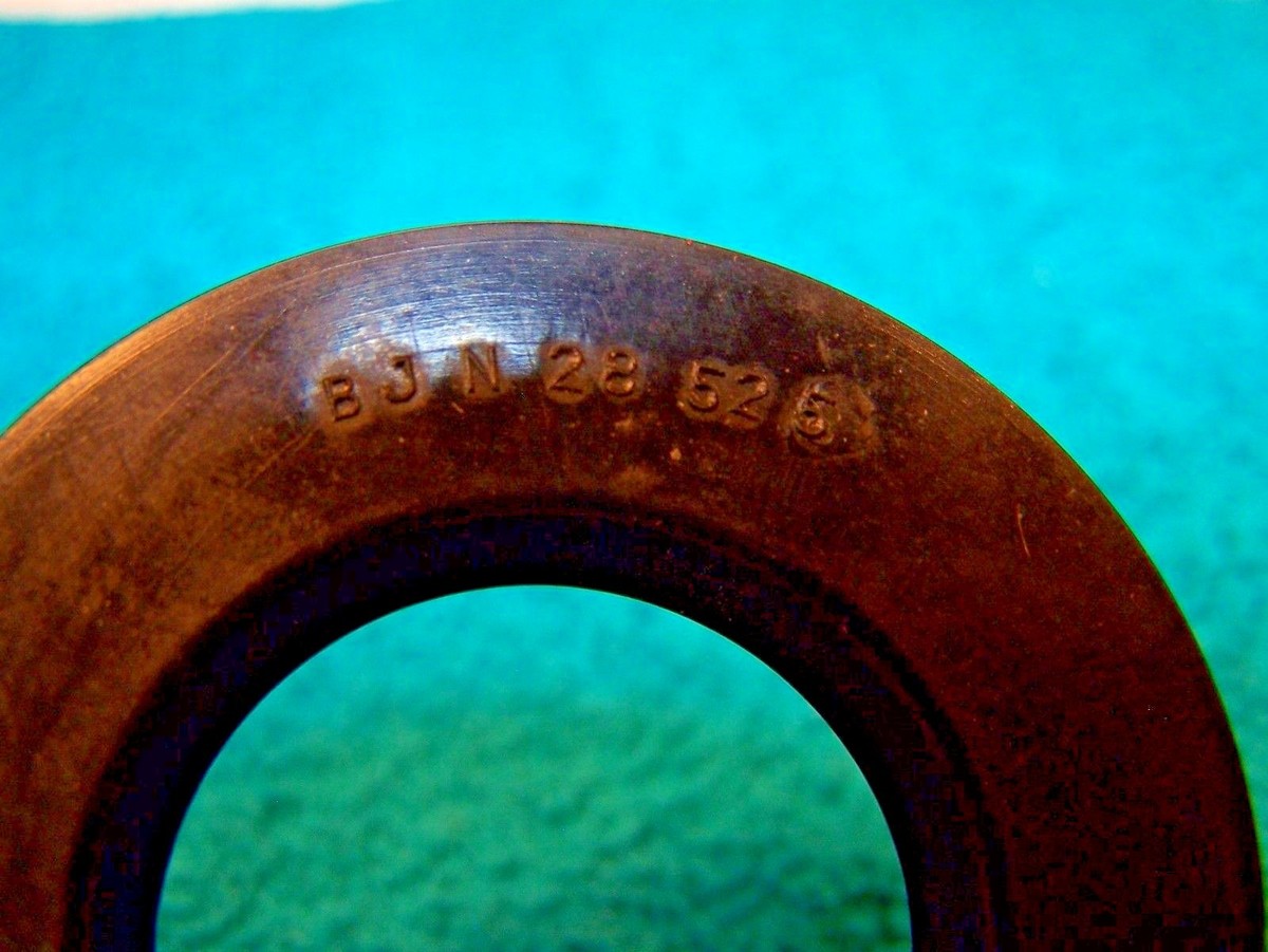 KAWASAKI ZX1000 NEW REAR WHEEL OIL SEAL 92049-1061 ZG ZX 1000 VN