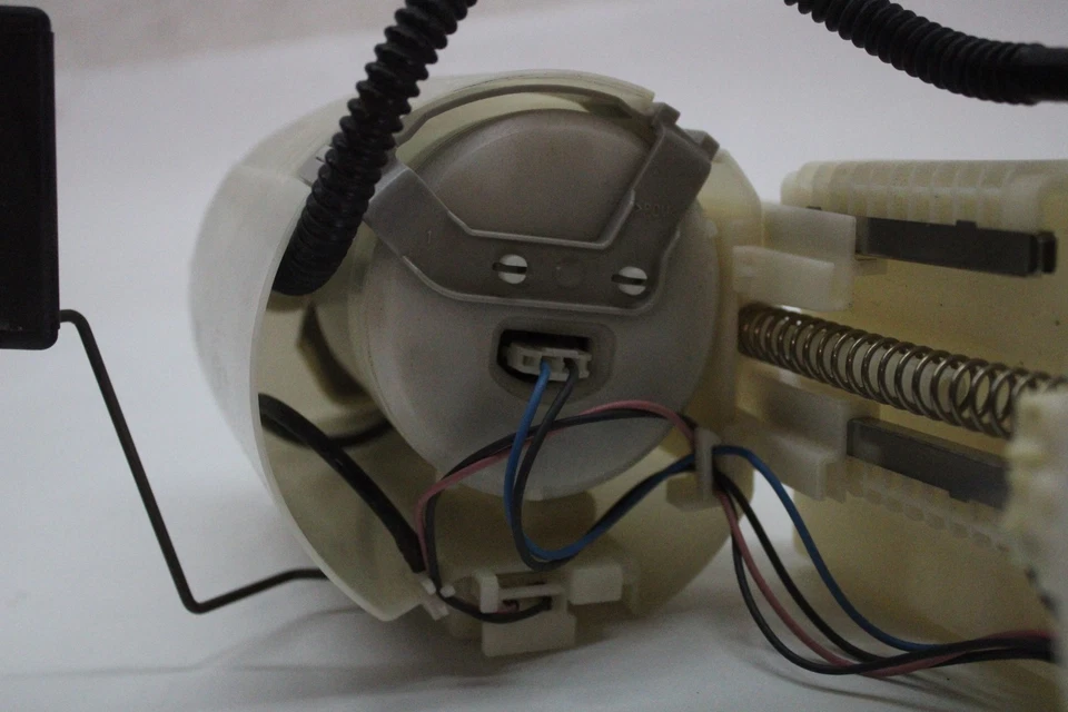 Toyota Prius V 2012 bomba de combustible 77020-47110 OEM 12 13 14 15 16 17 Foto 3 de 4