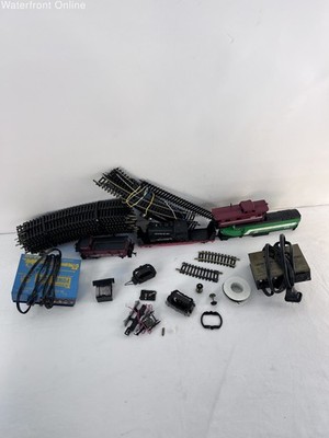 HO Scale Model Railroad Train Bundle, Cars, Engine, Caboose Tracks, Power Packs