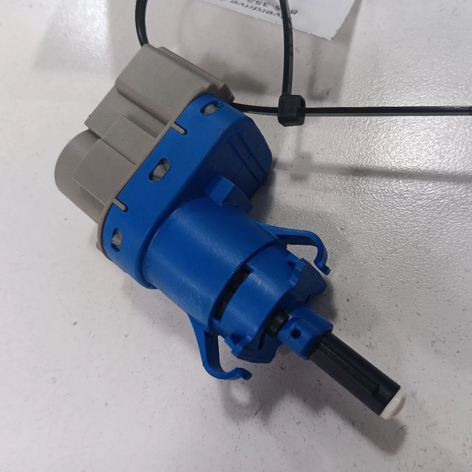 Interruptor de pedal de freno Ford Mustang 2015 2016 2017 Foto 2 de 4