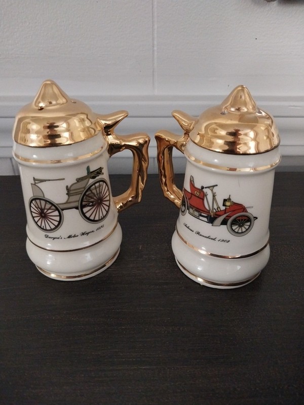 Vtg Henry Ford Museum Gold Stein Salt & Pepper Shakers 